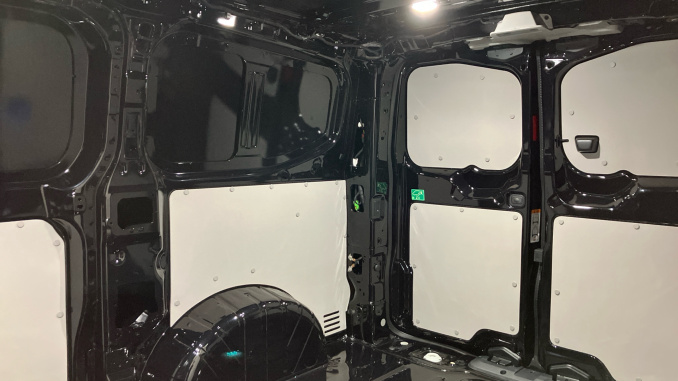 Volkswagen Transporter T32 Swb Diesel 2.0 TDI 170 Commerce Pro Van Auto [5 Plus] - Image 26